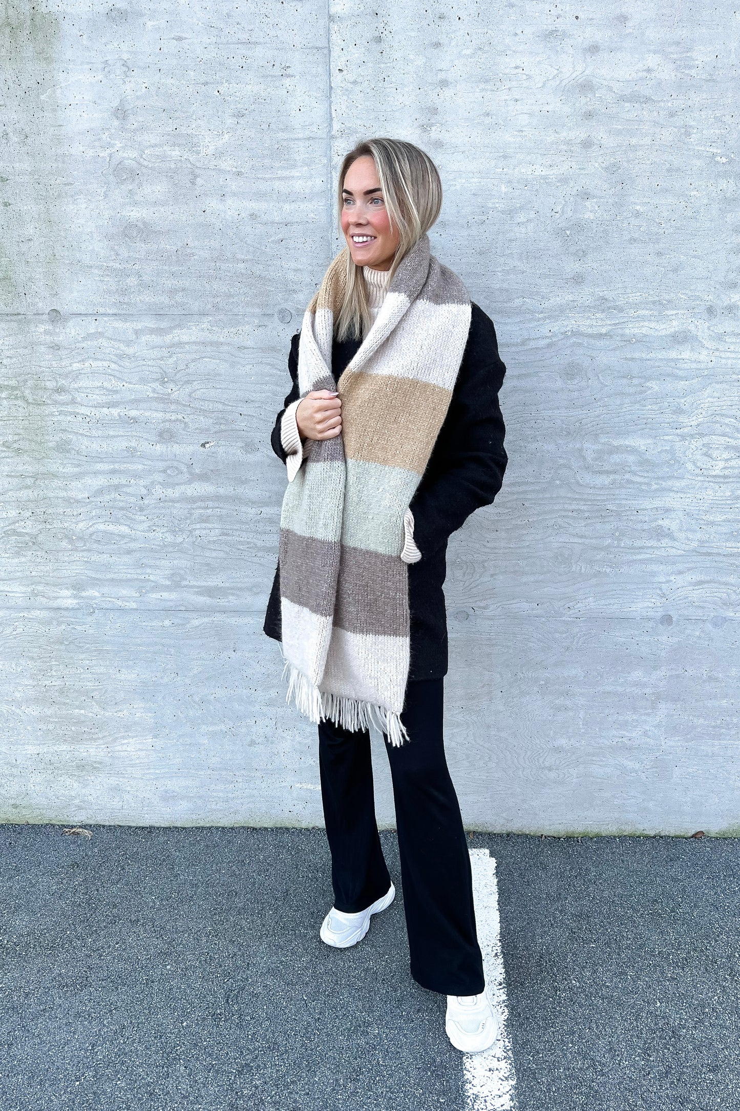 Fluffy Skjerf Strikkepakke